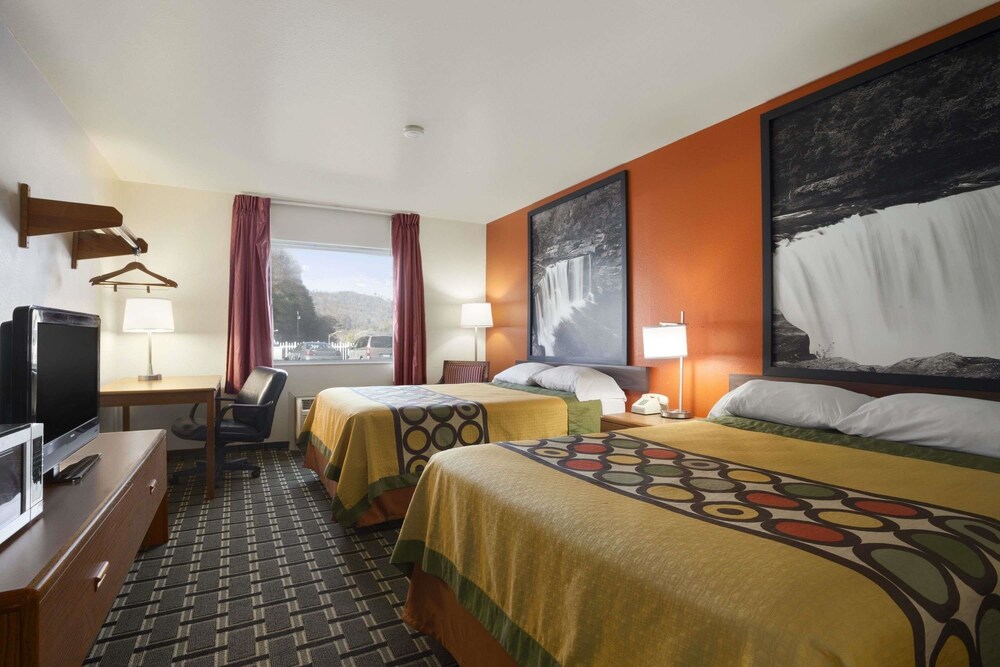 Room, Super 8 by Wyndham Prestonsburg