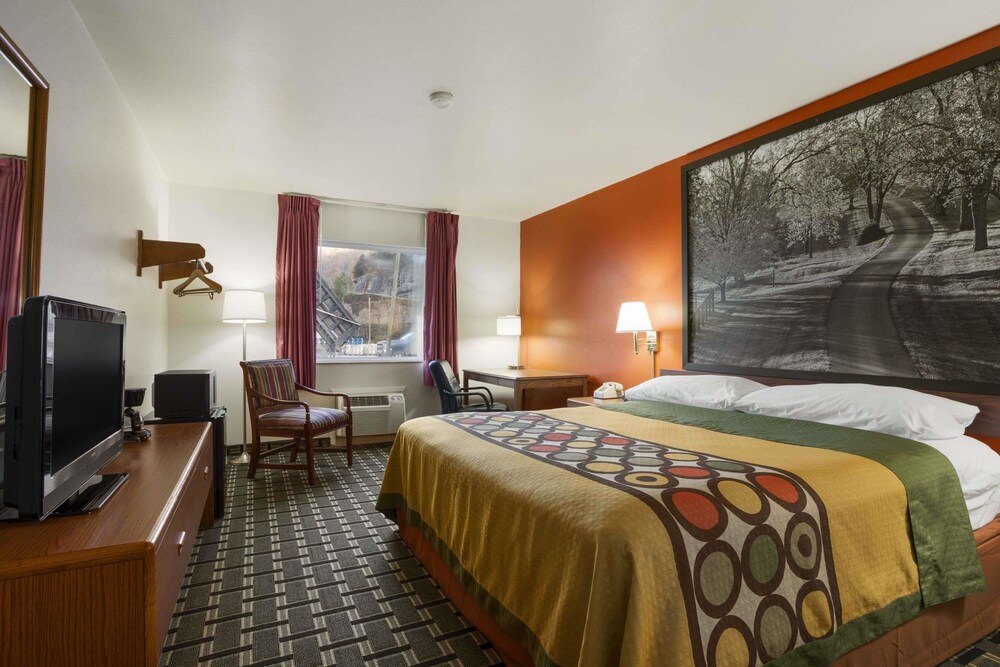 Room, Super 8 by Wyndham Prestonsburg