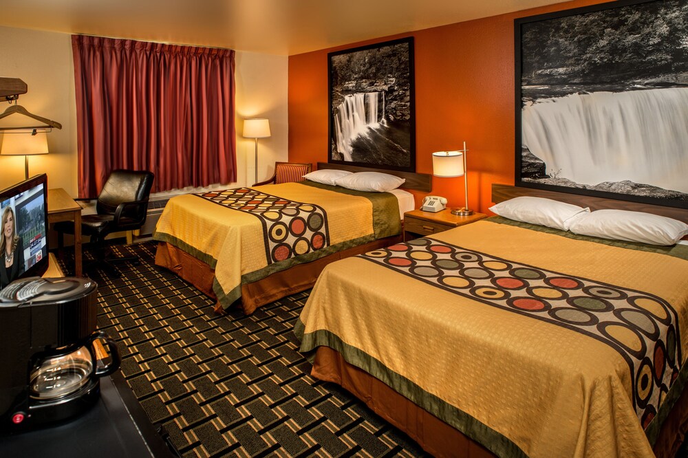 Room, Super 8 by Wyndham Prestonsburg