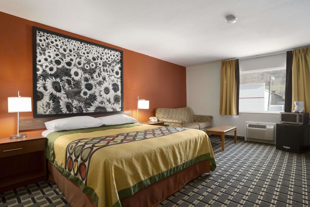 Room, Super 8 by Wyndham Prestonsburg