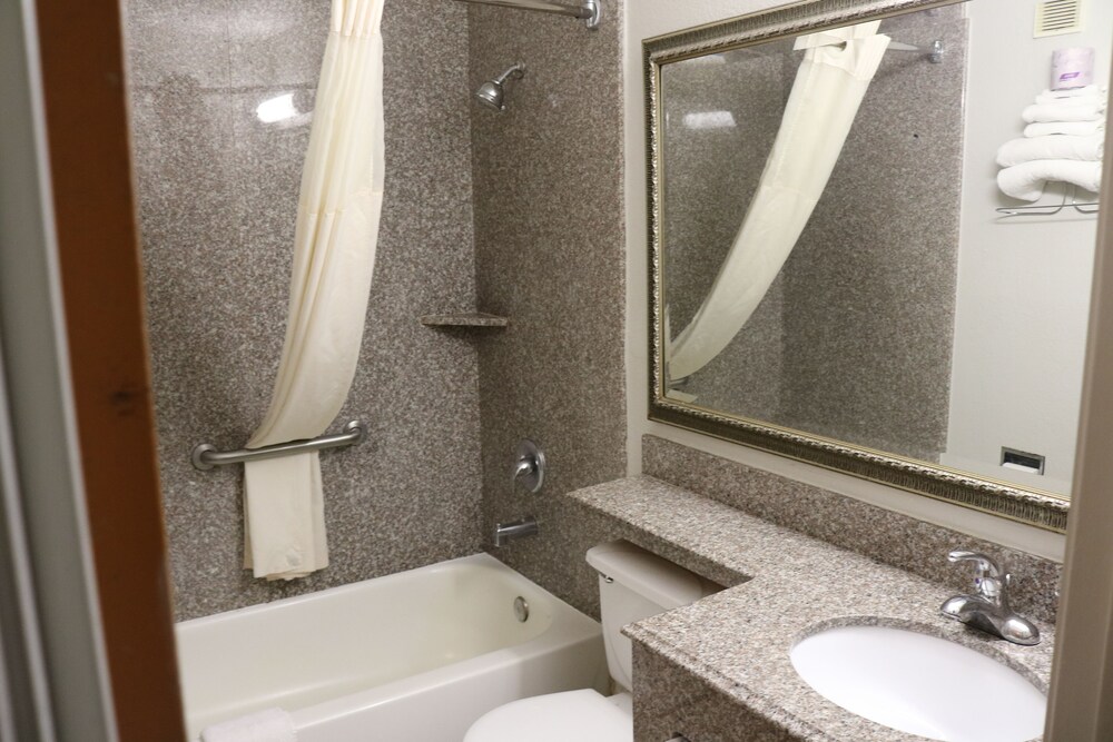 Bathroom, Super 8 by Wyndham San Antonio/I-35 North