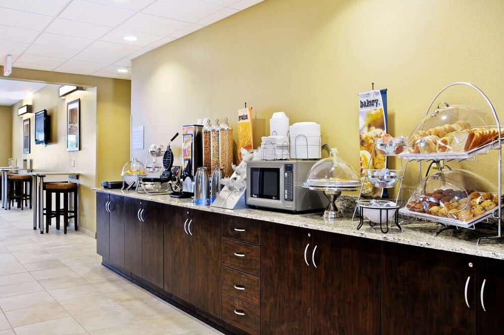 Breakfast area, Microtel Inn & Suites by Wyndham Marietta