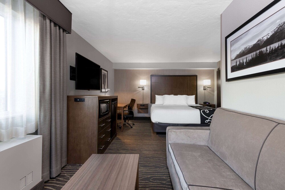 La Quinta Inn & Suites by Wyndham Anchorage Airport