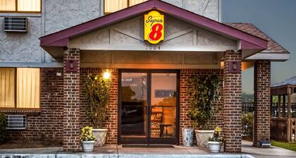 Super 8 by Wyndham Greenville