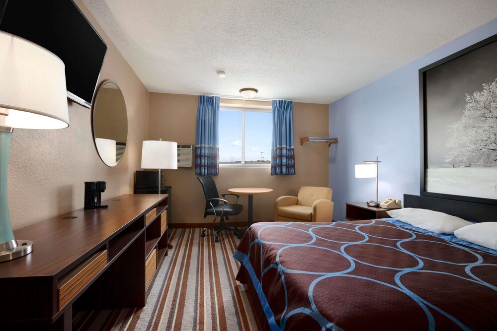 Super 8 by Wyndham Council Bluffs IA Omaha NE Area