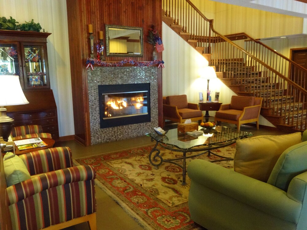 Country Inn Suites By Radisson West Bend Wi 2018 Room Prices Exterior Featured Image Lobby Sitting Area