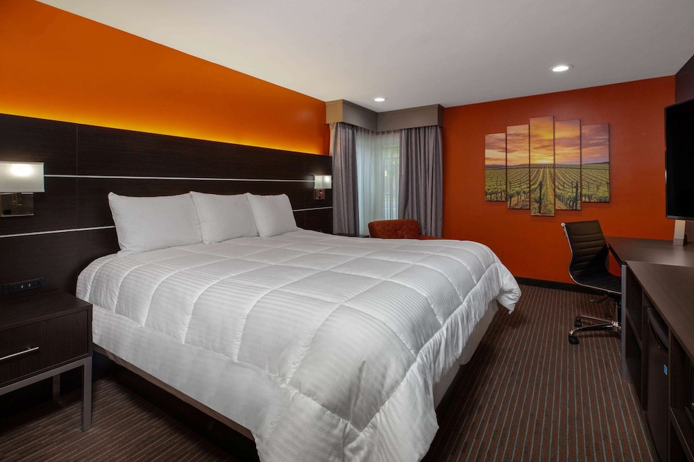 Room, Hotel Vinea, a Travelodge by Wyndham