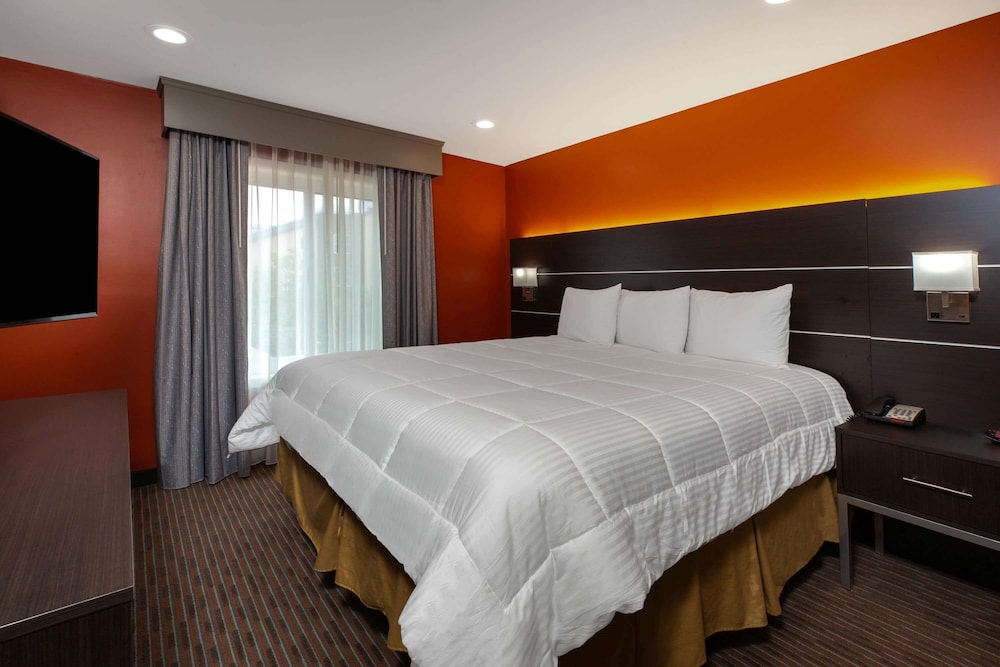 Room, Hotel Vinea, a Travelodge by Wyndham