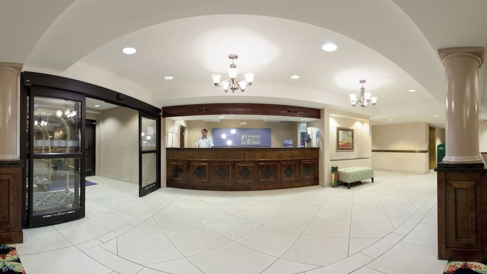 Holiday Inn Express And Suites Myrtle Beach 2018 Room Prices 67 Holiday Inn Express And Suites Myrtle Beach 2 5 Out Of 0 Restaurant Interior Entrance