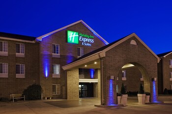 Holiday Inn Express & Suites Sioux Falls At Empire Mall
