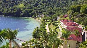 Ubicación a pie de playa, cabañas de uso gratuito, tumbonas y sombrillas
