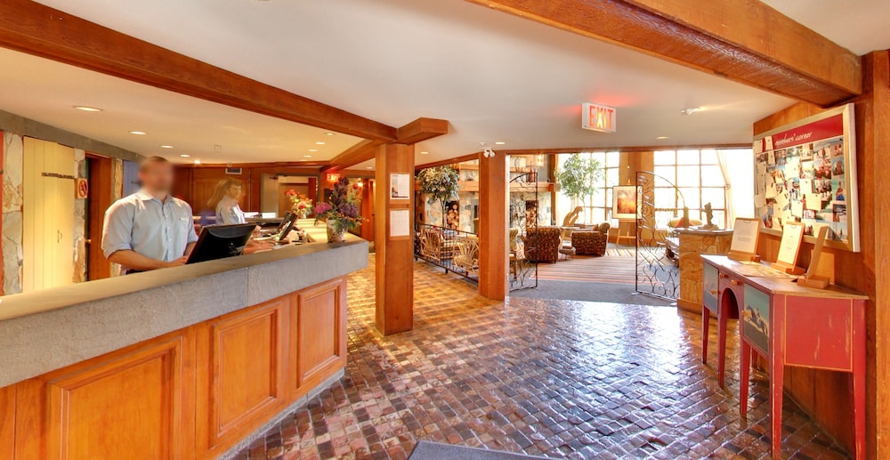 Lobby, Hilton Grand Vacations Club Whistler