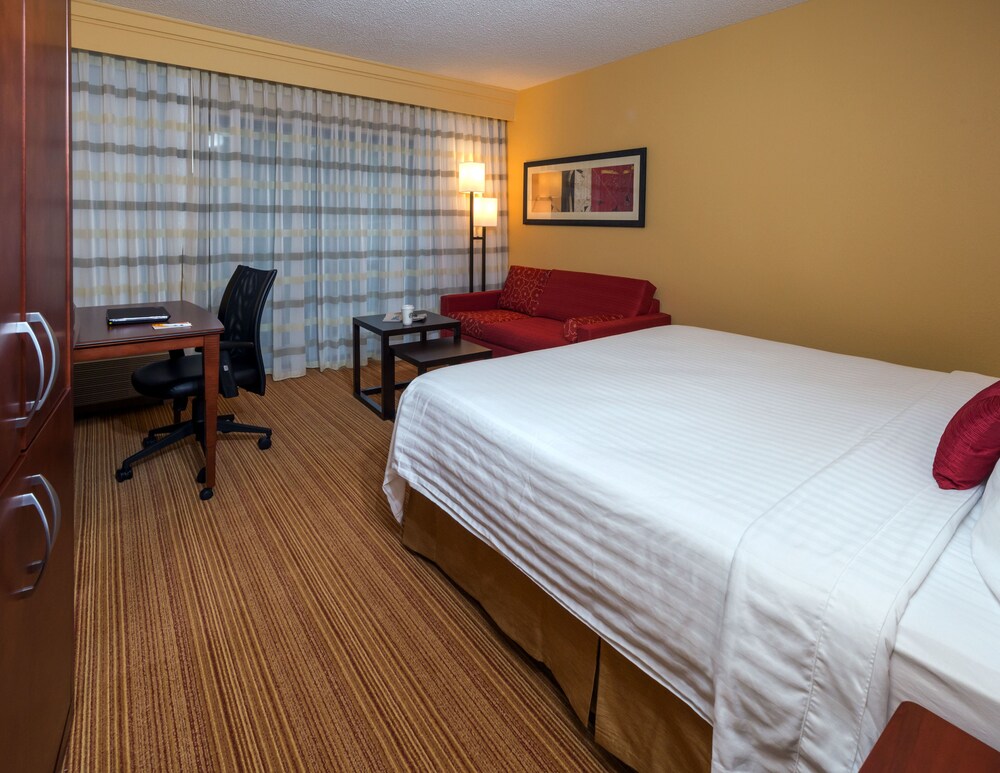 Room, Courtyard by Marriott Winston-Salem Hanes Mall