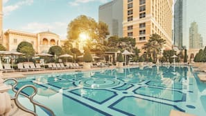 5 outdoor pools, open 9:00 AM to 6:00 PM, cabanas (surcharge)