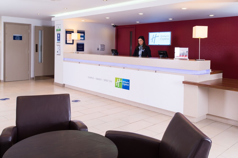 Lobby lounge, Holiday Inn Express Taunton M5, Jct. 25, an IHG Hotel