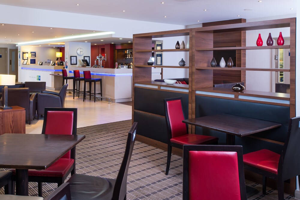 Lobby lounge, Holiday Inn Express Taunton M5, Jct. 25, an IHG Hotel