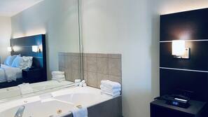 Premium bedding, in-room safe, iron/ironing board