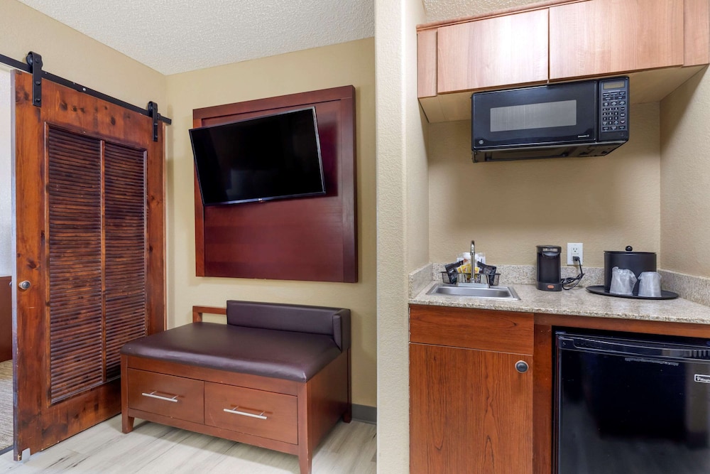 Comfort Suites Lakewood - Denver