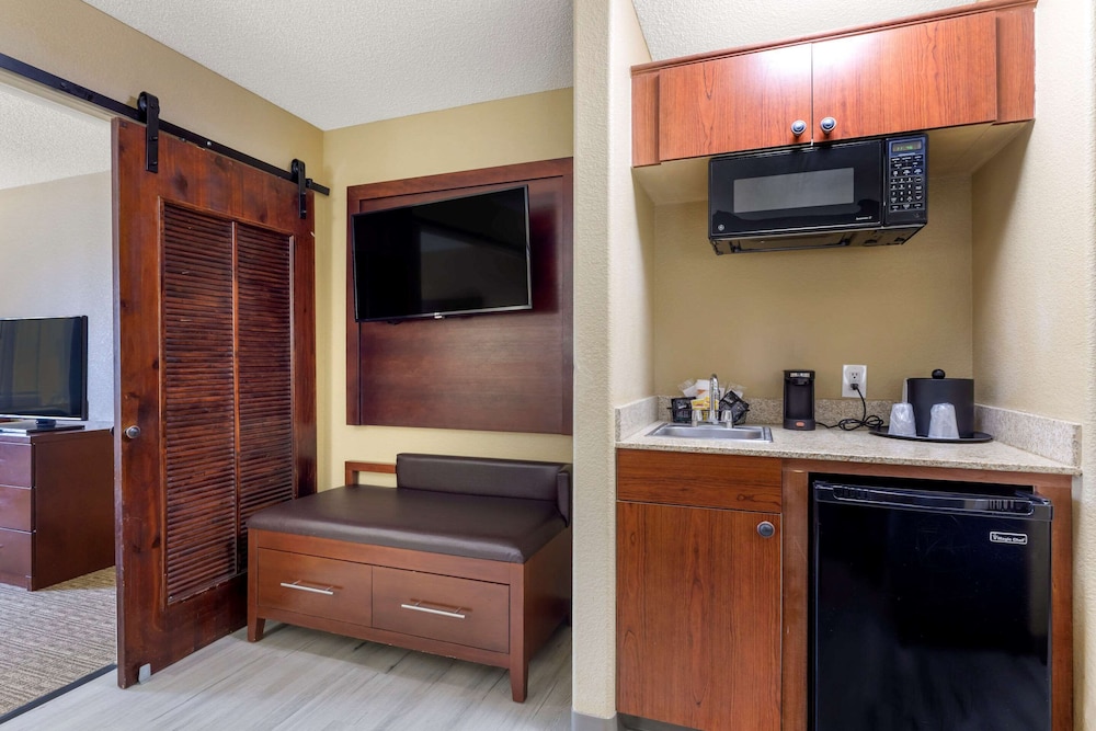 Comfort Suites Lakewood - Denver