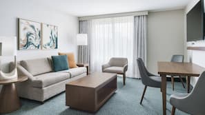 Hypo-allergenic bedding, in-room safe, desk, laptop workspace