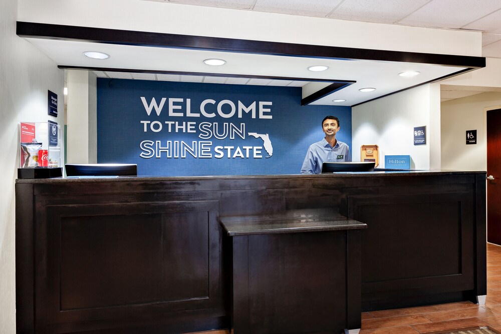 Reception, Hampton Inn Spring Hill