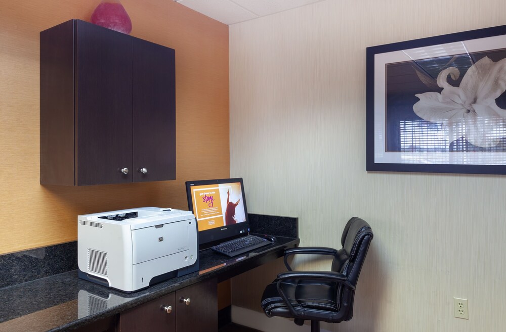 Business center, Hampton Inn Spring Hill