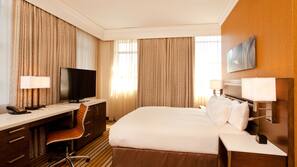 Premium bedding, pillow top beds, in-room safe, desk