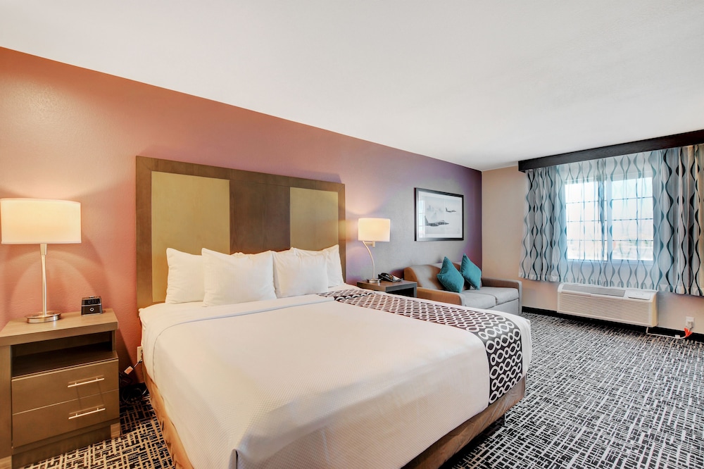 La Quinta Inn & Suites by Wyndham Las Vegas Nellis