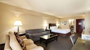 Hypo-allergenic bedding, in-room safe, desk, blackout drapes