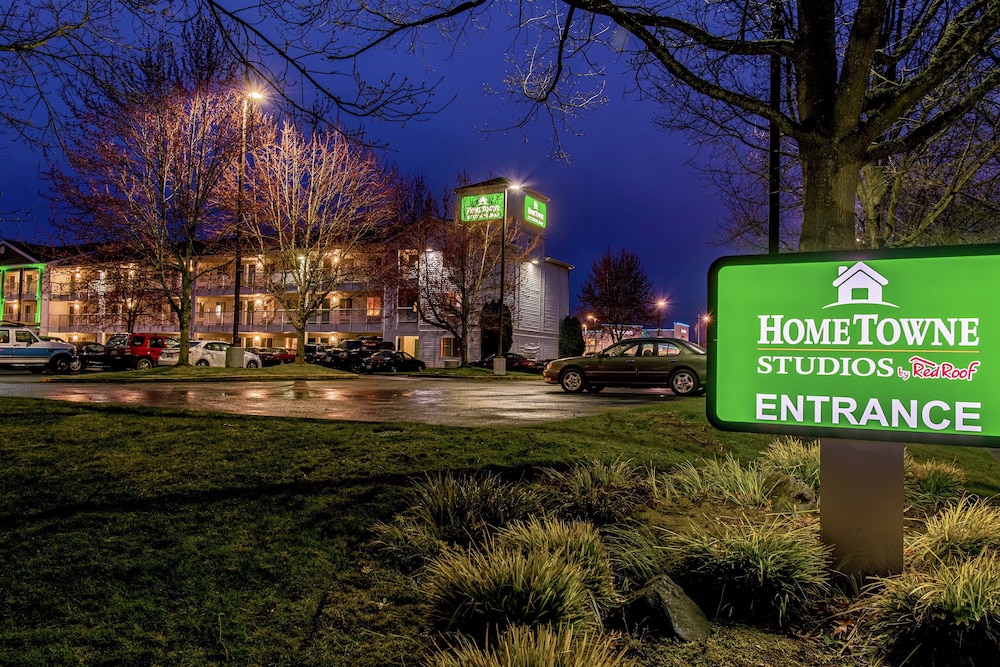 HomeTowne Studios by Red Roof Tacoma - Puyallup