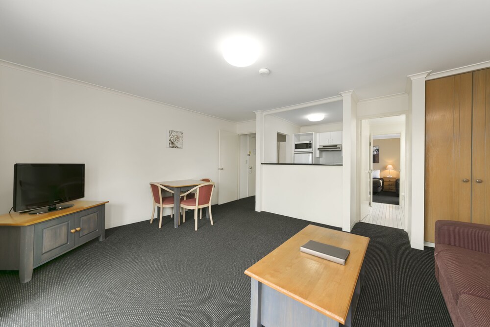 Mt Ommaney Hotel Apartments