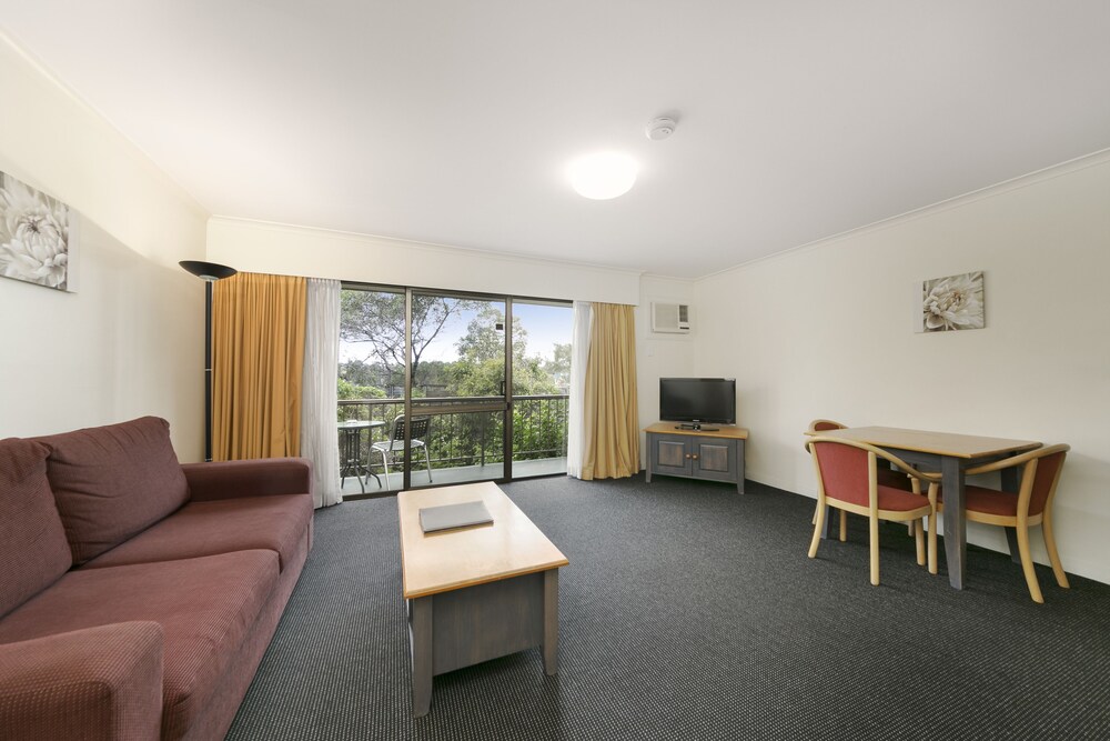 Mt Ommaney Hotel Apartments