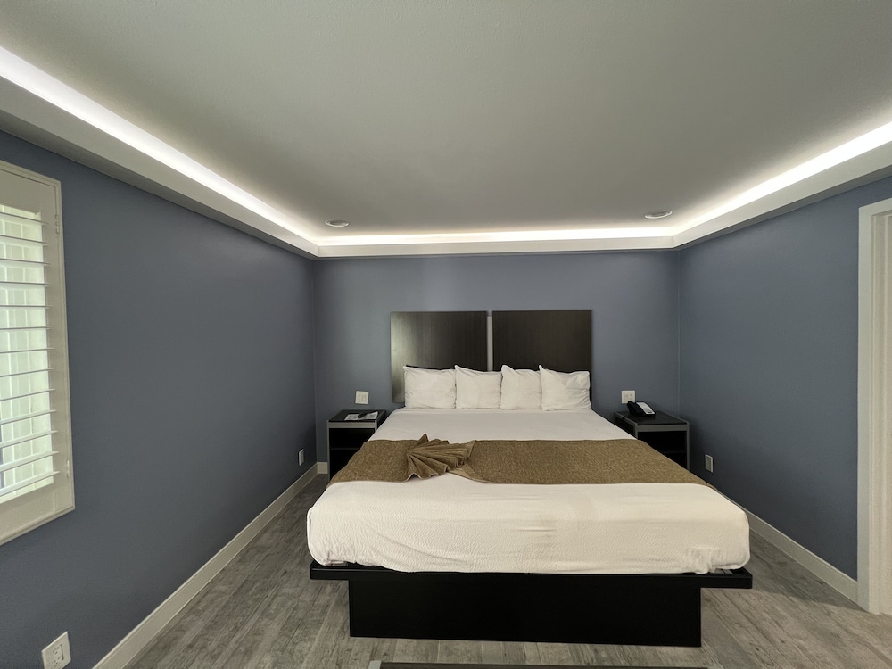 Deluxe Inn Hawthorne in Los Angeles Best Rates & Deals on Orbitz