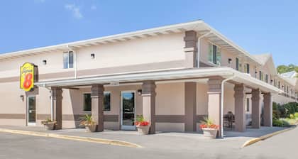 Super 8 by Wyndham Richlands/Claypool Hill Area