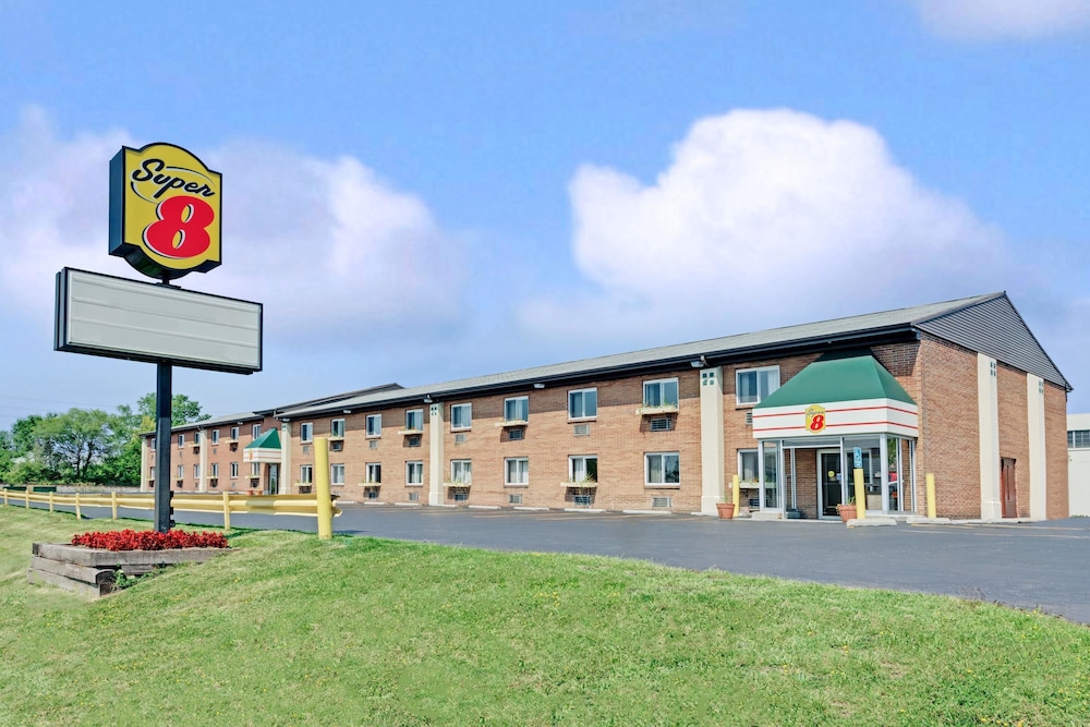 Super 8 by Wyndham Kenmore/Buffalo/Niagara Falls Area in Kenmore, United States