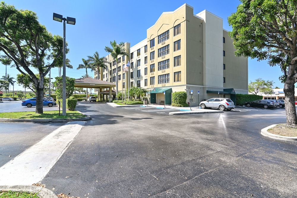 Comfort Suites Miami Kendall in Miami Best Rates & Deals on Orbitz