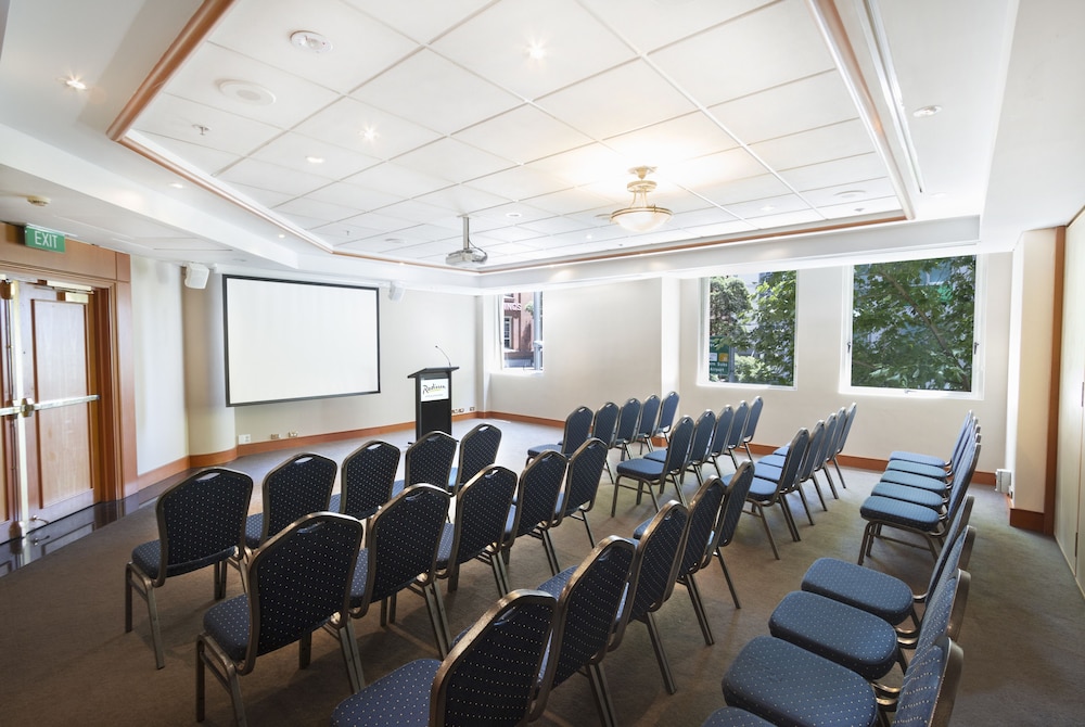 Radisson Hotel & Suites Sydney