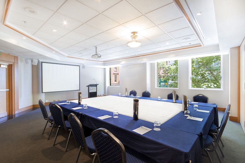 Radisson Hotel & Suites Sydney
