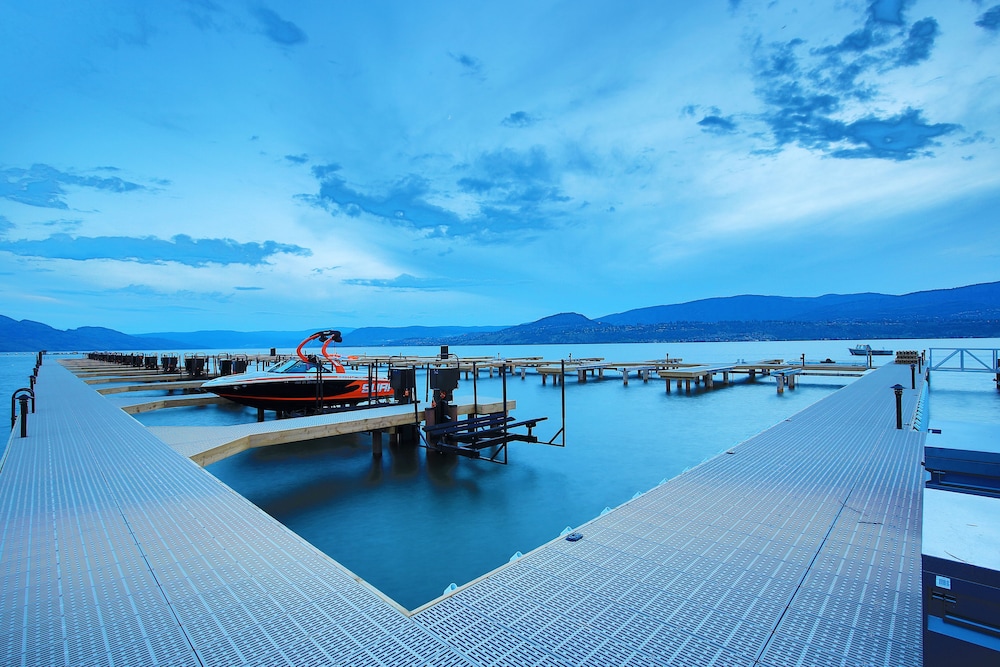 Manteo Resort Waterfront Hotel & Villas: 2019 Room Prices $109, Deals