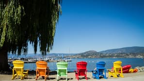 Private beach, sun-loungers, beach umbrellas, beach towels