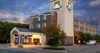 Days Inn by Wyndham Eagan Minnesota Near Mall of America