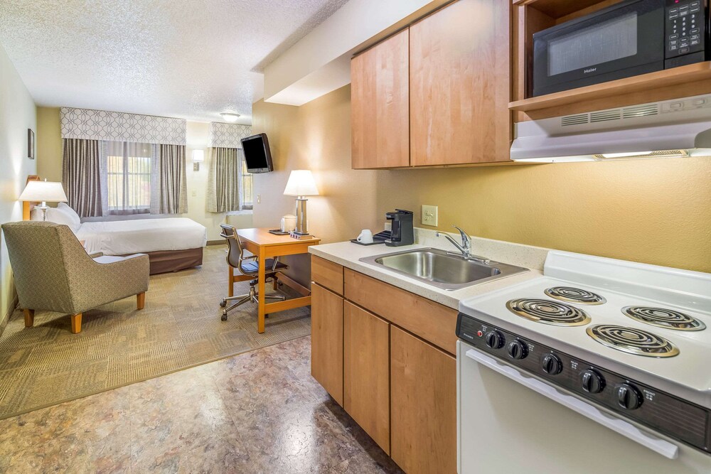 Private kitchen, Clarion Hotel & Suites Fairbanks near Ft. Wainwright