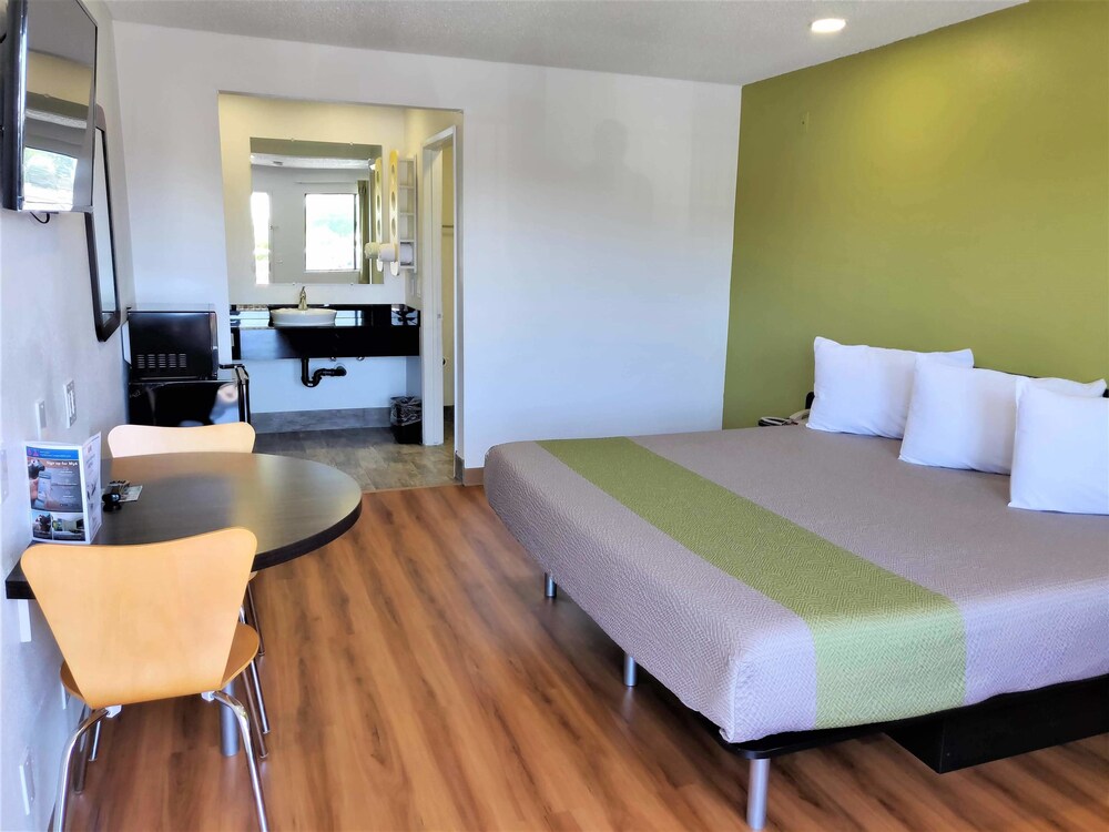 Motel 6 Fresno, CA - Yosemite Hwy in Fresno | Best Rates & Deals on Orbitz