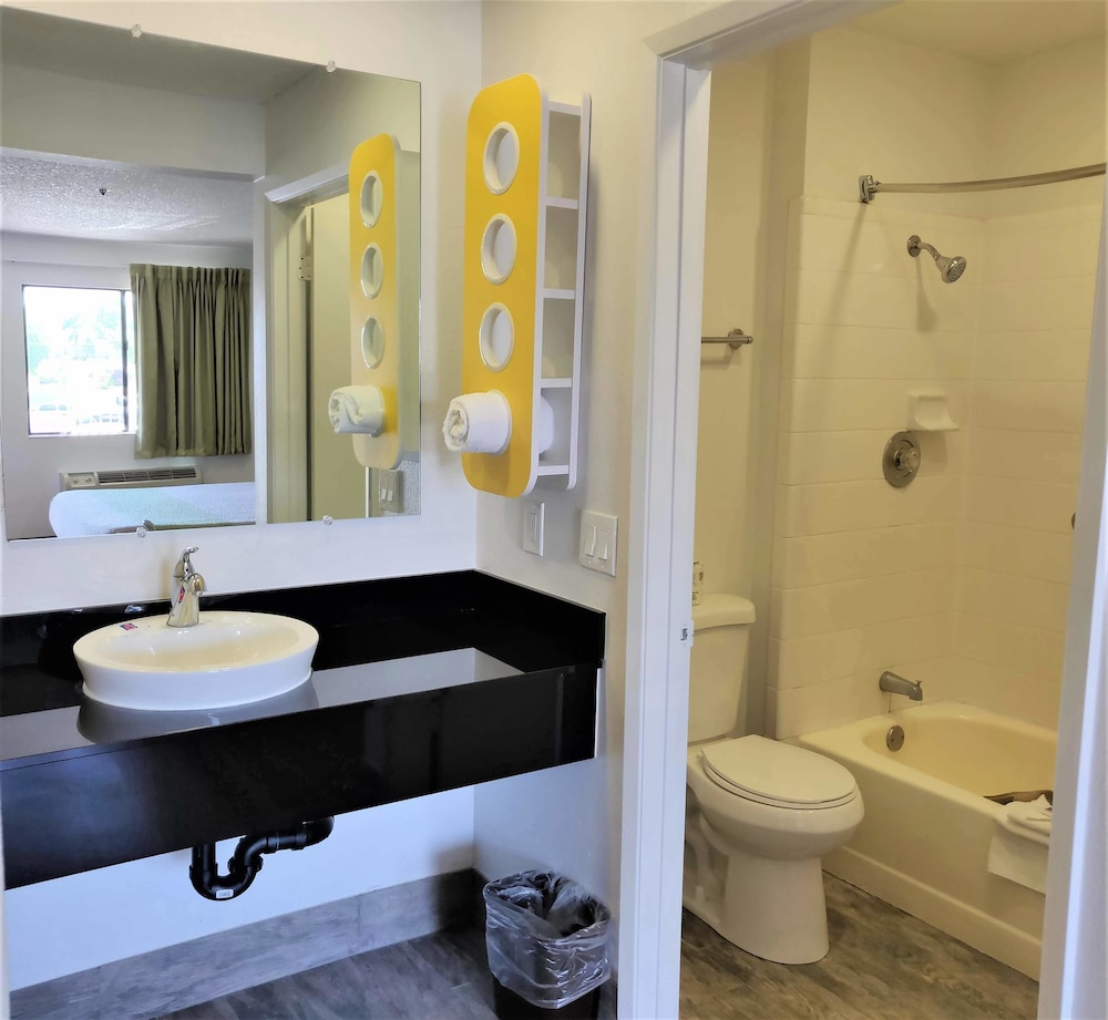 Motel 6 Fresno, CA - Yosemite Hwy in Fresno | Best Rates & Deals on Orbitz