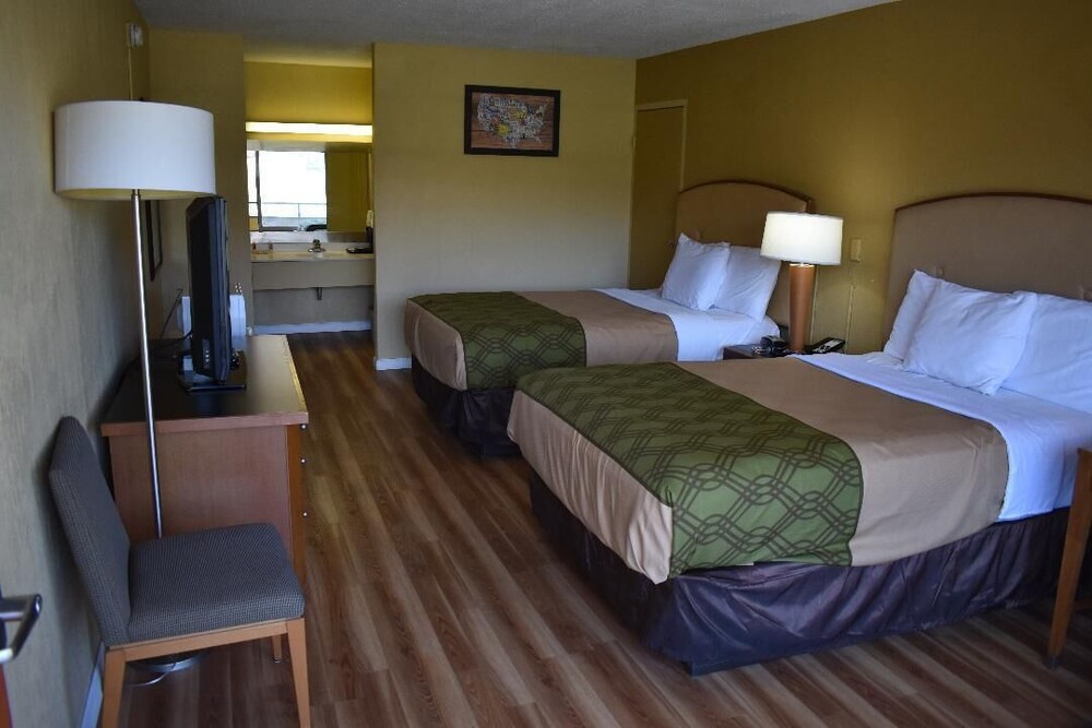 Room, AmeriVu Inn & Suites - Gilbertsville