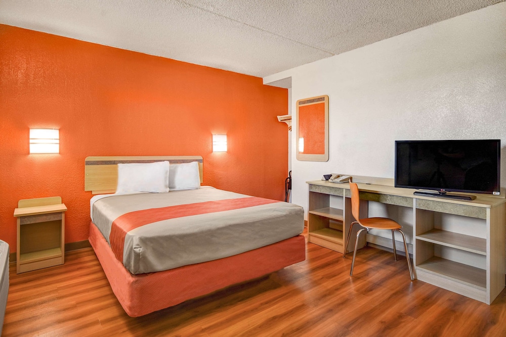 Motel 6 North Ridgeville, OH - Cleveland Intl Airport - N Ridgeville