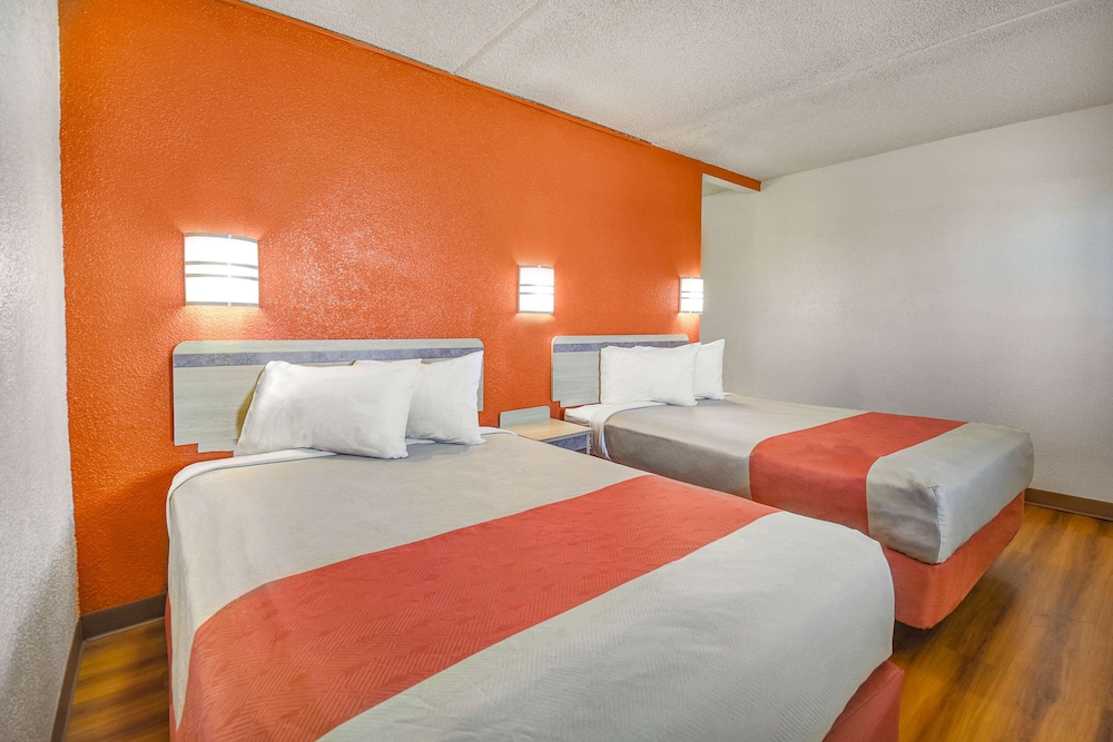 Motel 6 North Ridgeville, OH - Cleveland Intl Airport - N Ridgeville