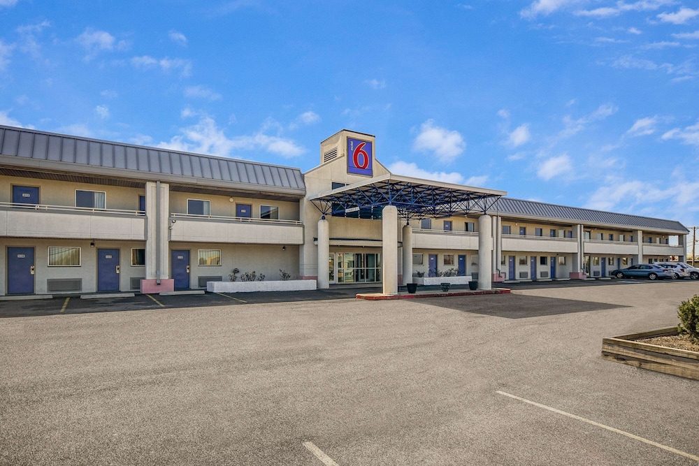 Motel 6 North Ridgeville, OH - Cleveland Intl Airport - N Ridgeville