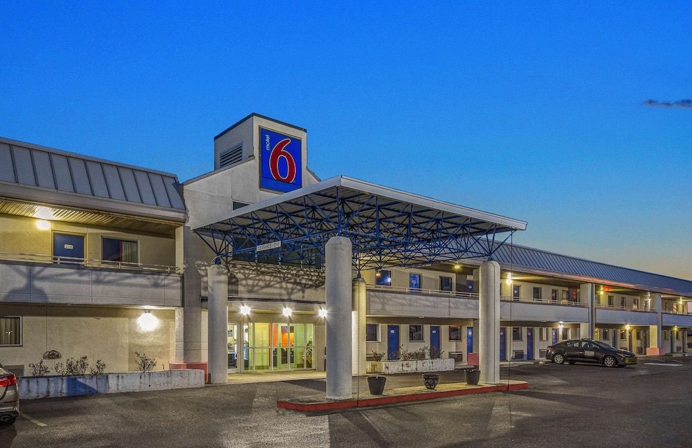 Motel 6 North Ridgeville, OH - Cleveland Intl Airport - N Ridgeville