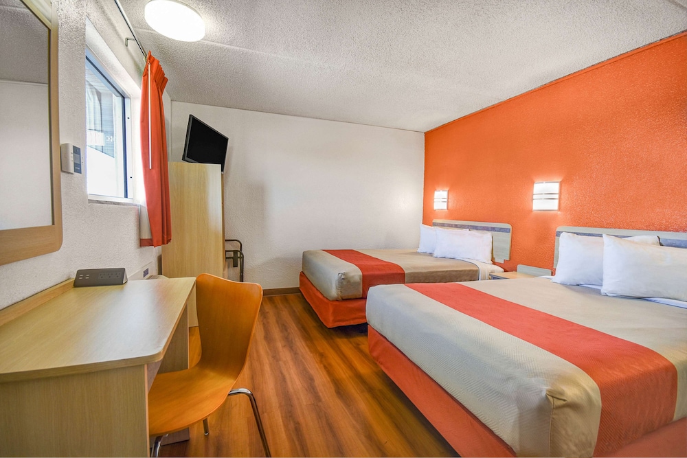 Motel 6 North Ridgeville, OH - Cleveland Intl Airport - N Ridgeville